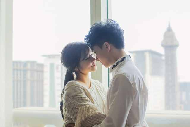 Năm 2017, tên tuổi Ngô Đại Vỹ bỗng hot trở lại vì có tin anh chàng điển trai này hẹn hò công khai với Mục Nhã Lan, là một hot girl sinh năm 1994. Điều này đã khiến cho phần lớn fan nữ quay lưng, họ không chấp nhận soái ca của mình có bạn gái.