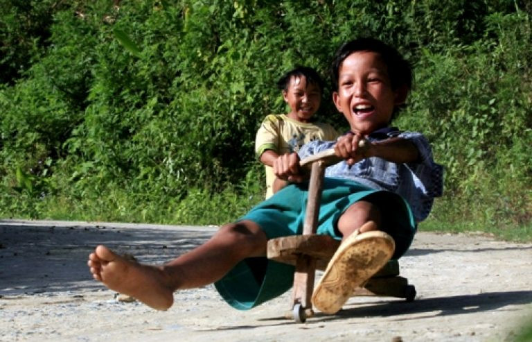 Xe cút kít hiện nay được chế thành nhiều kiểu khác nhau, phổ biến ở các vùng núi cao địa hình dốc và chúng nhanh chóng trở thành trò chơi tinh thần của trẻ em nơi đây.