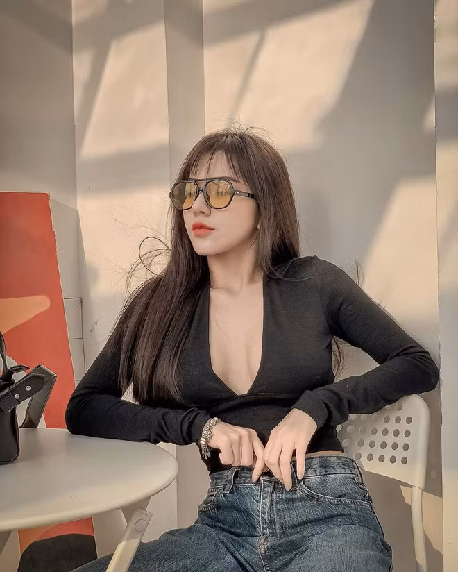 Gia Hân và Hoàng Đức đã bên nhau gần 3 năm nay. Mối tình "chị ơi, em yêu anh" của họ từ lâu đã nhận được rất nhiều sự ngưỡng mộ trong làng bóng đá.