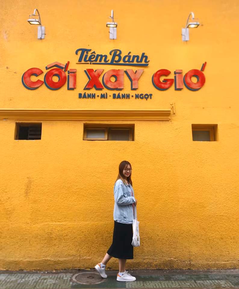 Bức tường vàng đã trở thành dấu ấn đặc biệt của Đà Lạt từ lâu.