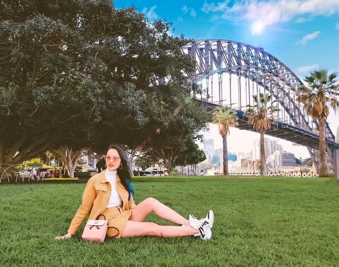 Primmy Trương vốn đã là tiểu thư con nhà giàu nên phong cách thời trang của cô có hơi hướng "bánh bèo", và những gì mà hot girl này lựa chọn đều là sản phẩm hàng hiệu đắt đỏ cũng như hàng hiếm.