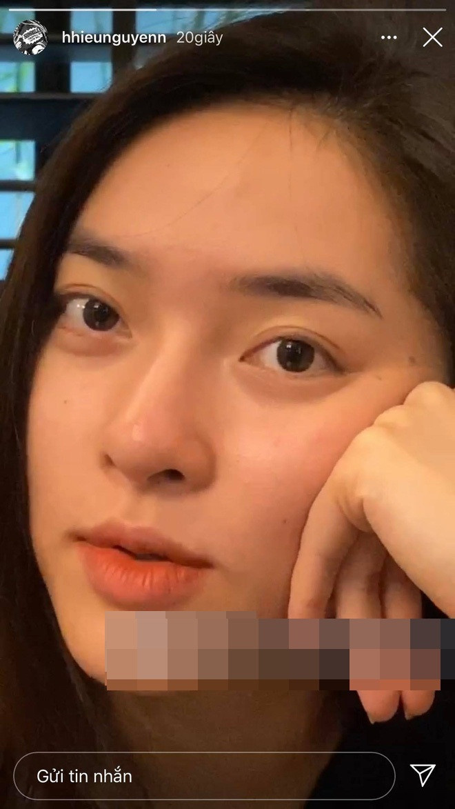 Theo như hình ảnh cô gái được thiếu gia Hiếu Nguyễn chia sẻ thì đây chính là hot girl Phạm Diệu Linh, cô nàng còn được gọi là bản sao Châu Bùi với gương mặt rất giống nhau.