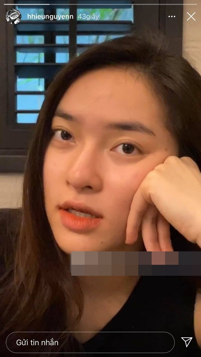 Tuy nhiên chưa rõ vì lý do gì mà chỉ vài giây sau khi đăng tải, Hiếu Nguyễn đã ngay lập tức xoá ảnh bạn gái mới đi.