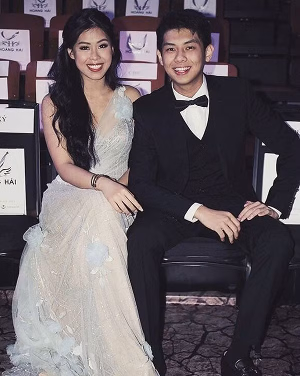 Được biết, thiếu gia nhà doanh nhân Johnathan Hạnh Nguyễn có thành tích học tập rất tốt. Hiện tại, cậu đang du học ngành Quản trị kinh doanh tại London, Anh.