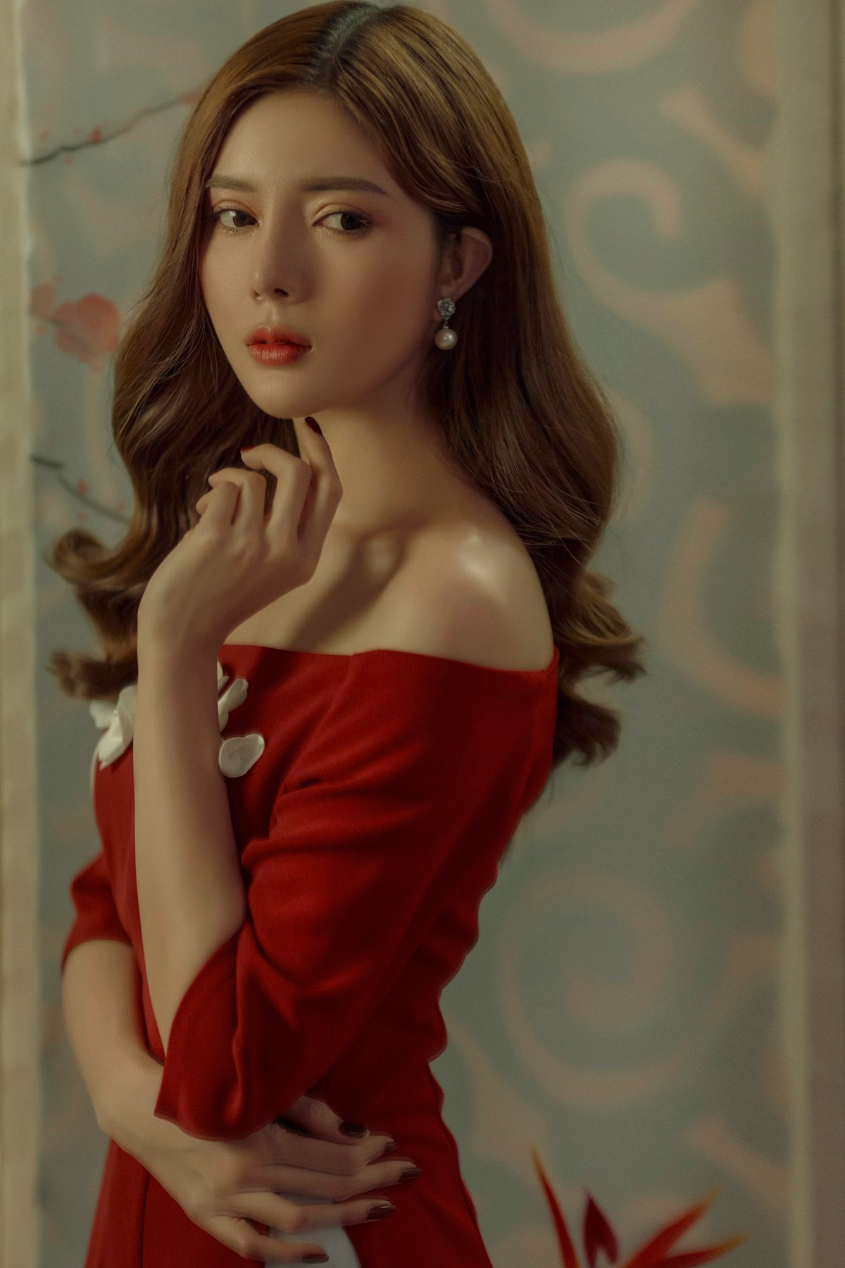 Về phần công việc, cô nàng đã nhiều lần quyết từ bỏ danh xưng hot girl để hoạt động nghệ thuật bằng cách tham gia đóng phim. Tuy nhiên, nỗ lực dường như không thành công khi các vai diễn của Lilly Luta hầu như không để lại tiếng vang nào.