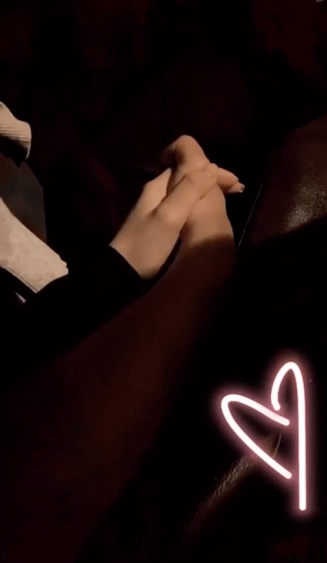 Sau khi âm thầm đường ai nấy bước với Khánh Hà, em trai Phan Thành đã không ngại chia sẻ hình ảnh đăng ảnh tình tứ bên người mới.