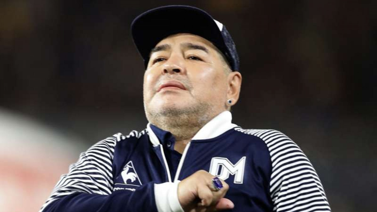 Ngày 25/11/2020, huyền thoại Maradona trút hơi thở cuối cùng tại quê nhà Argentina để lại niềm tiếc thương cho làng túc cầu thế giới, trong đó có thế hệ người hâm mộ bóng đá Việt Nam vốn từng mê mẩn xem ông chơi bóng thời World Cup Mexico 1986, Italy 1990…