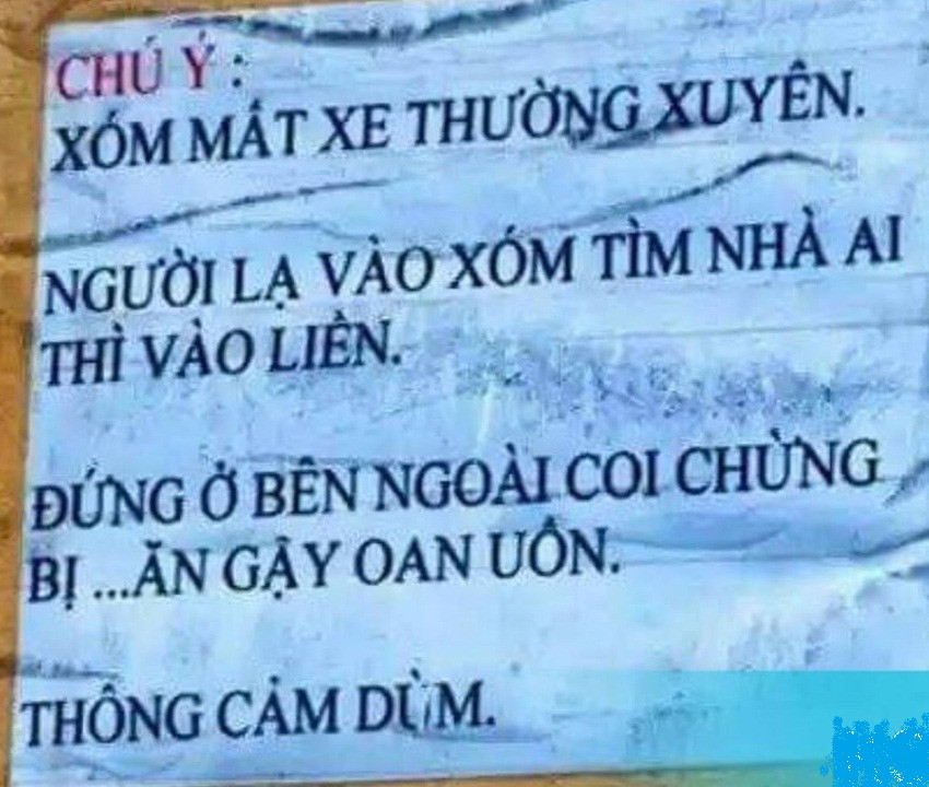 Tuy nhiên, không phải biển báo nào cũng nghiêm túc và dễ hiểu theo đúng tính chất của nó. Có rất nhiều biển báo “bá đạo” được gắn mác chỉ có ở Việt Nam làm cho người xem phải bật cười.