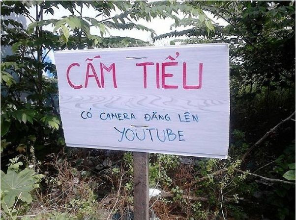 Không nhịn được cười khi thấy tấm biển cấm hài hước thời công nghệ.