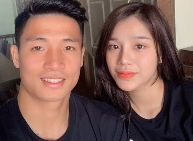 Hành trình yêu của cặp đôi trai tài gái sắc này là vấn đề được người hâm mộ quan tâm. Bùi Tiến Dũng và Khánh Linh đã luôn khiến dân tình phải GATO nổ mắt vì sự ngọt ngào, lãng mạn cả hai dành cho nhau. Ảnh: Facebook nhân vật