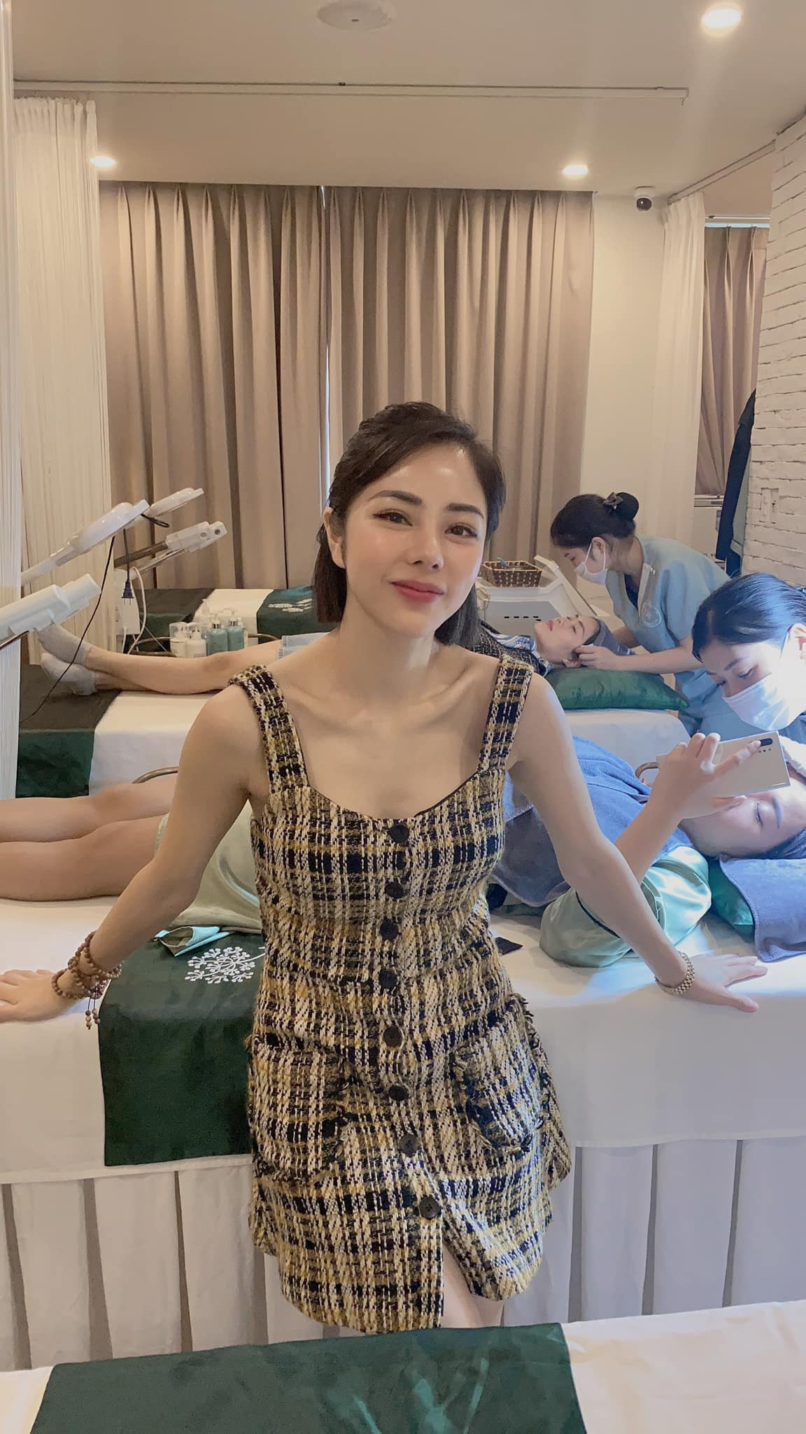 Nữ MC sinh năm 1986 thường xuyên khoe nhan sắc xinh đẹp trên trang cá nhân. Ảnh: Facebook nhân vật