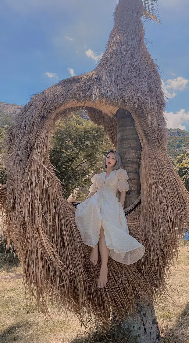 Bên cạnh đó, bạn gái Huỳnh Anh cũng chia sẻ nhiều bài viết nêu quan điểm về việc chăm sóc con và gia đình, nhận được sự chú ý của nhiều bà mẹ bỉm sữa.