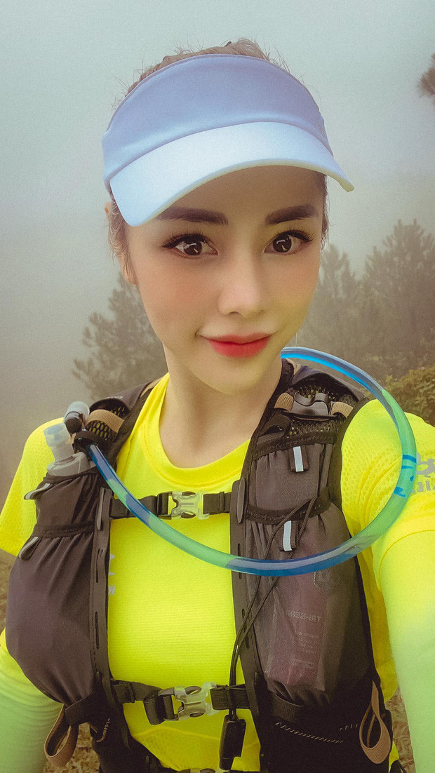 Trên trang cá nhân, Bạch Lan Phương thường xuyên đăng tải những hình ảnh ăn vận gợi cảm, cuộc sống sang chảnh.