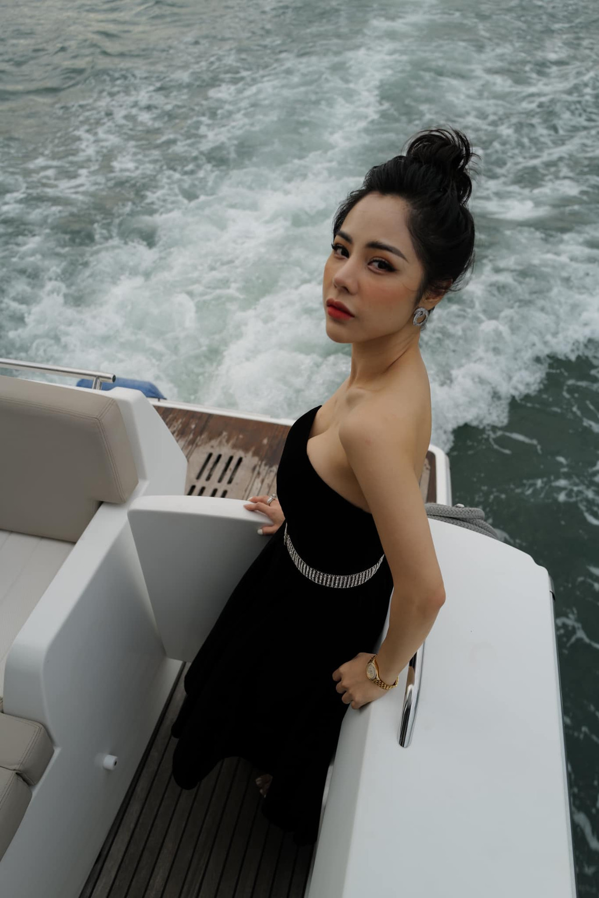 Không hổ danh là nữ MC xinh đẹp nhất nhì VTV, Bạch Lan Phương sở hữu đường cong quyến rũ và cân đối.