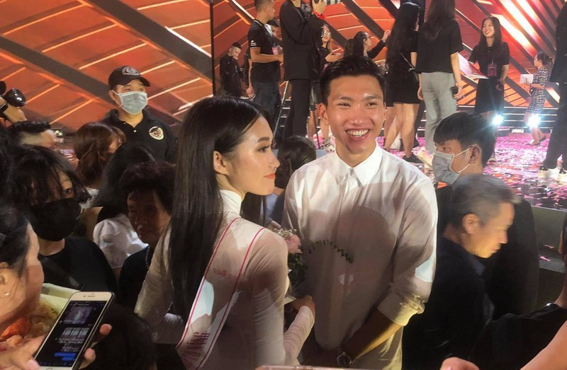 Người hâm mộ không ngừng “đẩy thuyền” tới bến cho đôi trai tài gái sắc này. Ảnh: Facebook