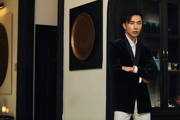 Thông tin CEO Jason Nguyễn bị khởi tố đã lan truyền rộng khắp trên mạng xã hội, nhiều người tỏ ra vô cùng bất ngờ với vụ việc này. Phần lớn không ai tin vào mắt mình về hình ảnh chàng CEO điển trai, giàu có lại bị rơi vào tình huống như vậy.