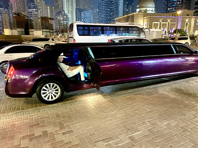 Jason Nguyễn sở hữu trang Facebook cá nhân với gần 140.000 người theo dõi. Trên trang mạng xã hội, Jason Nguyễn đăng nhiều hình ảnh thể hiện mình là CEO tài giỏi, sáng lập và điều hành các công ty triệu đô.