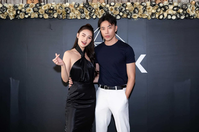 Jason Nguyễn và Jolie Nguyễn dù không tương tác nhiều trên mạng xã hội một thời gian nhưng trước đó có vẻ là một "cặp bài trùng", ít nhất trong khoản ăn, chơi, mua sắm và đánh bóng bản thân.