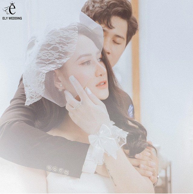 Thời gian đầu, cả Minh Hằng và người yêu thường xuyên đi chơi với nhau. Những hành động ga lăng, ấm áp của chàng trai khiến cô nàng cảm nắng.