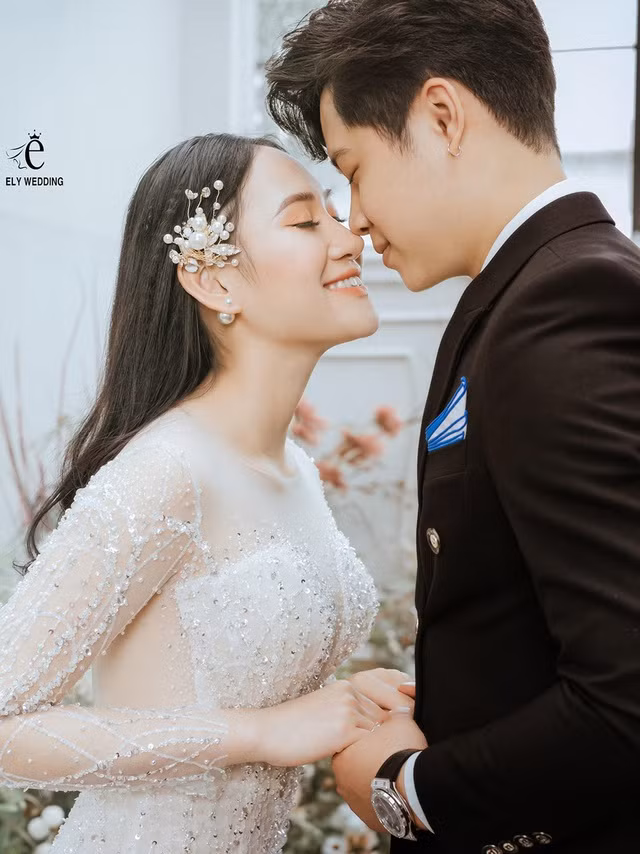 Minh Hằng và người yêu đã bên nhau hơn 1 năm. Trong suốt thời gian bên nhau, kỷ niệm khiến cô nhớ mãi là khi bản thân đoạt được huy chương bạc SEA Games 2019 ngay lần đầu tham gia nhờ sự động viên, ủng hộ của người yêu mình.