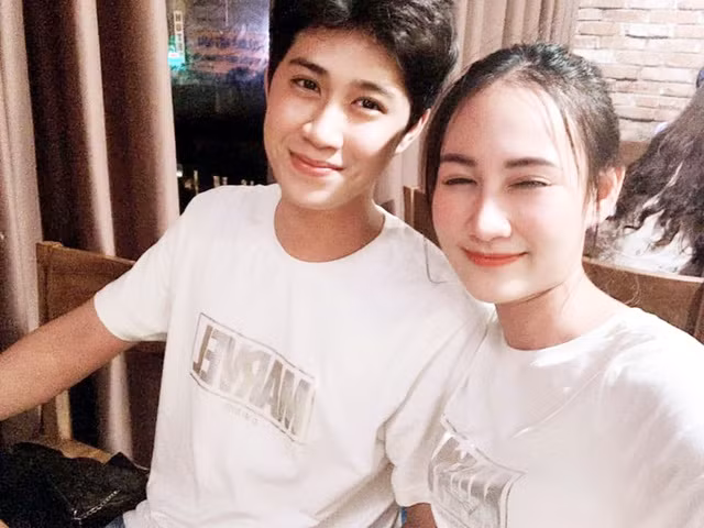 Minh Hằng và bạn trai quen nhau qua facebook. Theo “chính chủ” chia sẻ, đó là một cái duyên khi cô có người yêu ngay sau khi ăn chè đậu đỏ dịp Thất tịch.