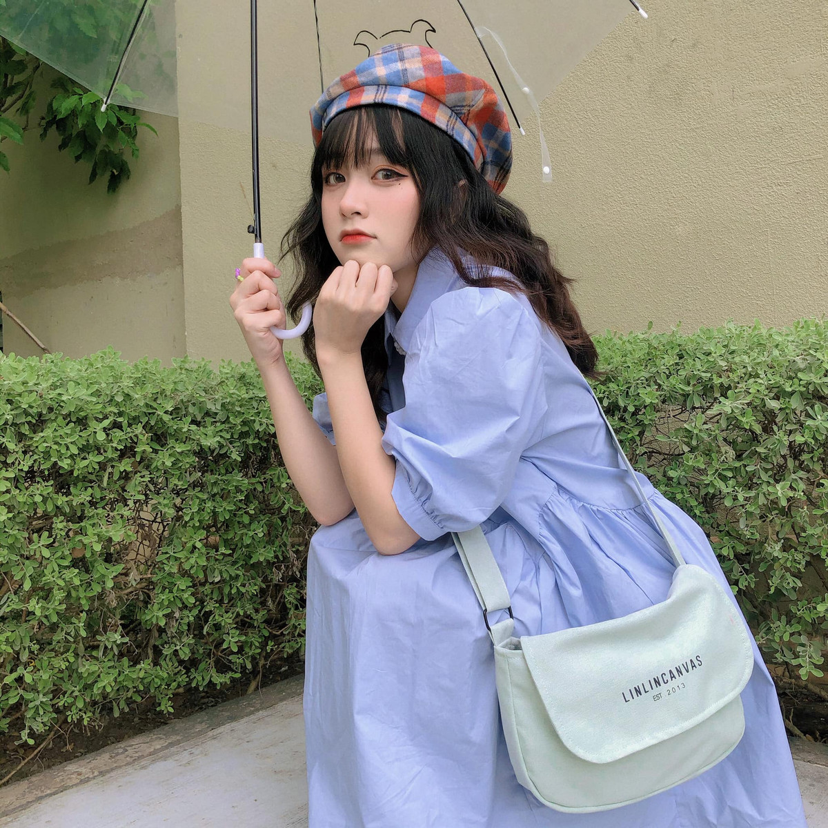 Nhờ ngoại hình nổi bật nên hiện tại trang Facebook của Minh Tú đang sở hữu gần 50 ngàn, trang Instagram có đến hơn 67 ngàn theo dõi.