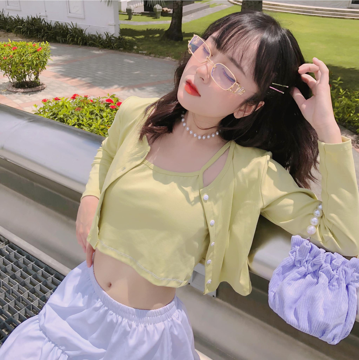 Sở hữu gương mặt đẹp, thậm chí nhiều người còn cho rằng Minh Tú khá giống hot girl lai cùng phong cách trang điểm của thiếu nữ phương Tây.