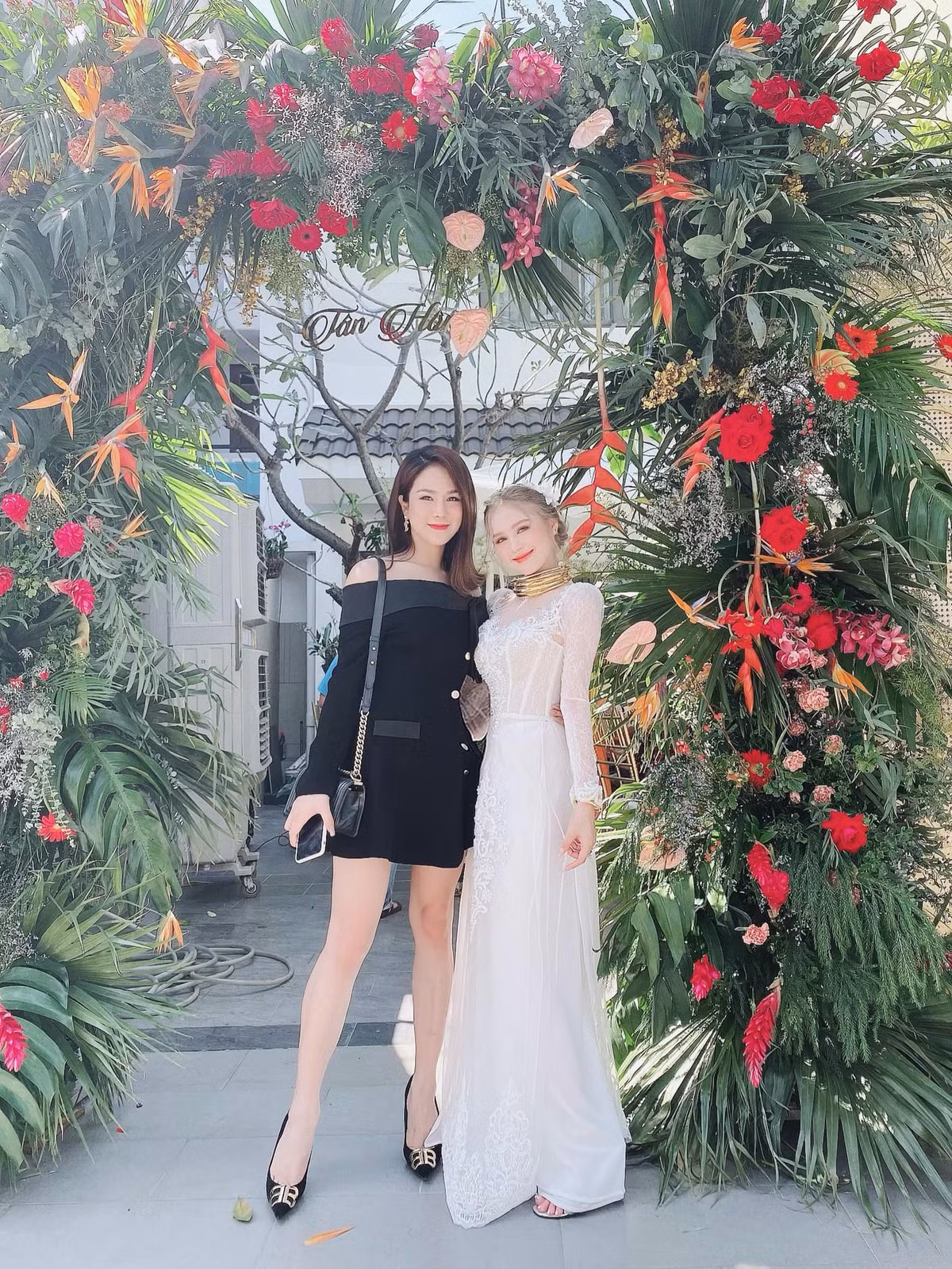 Gia đình, họ hàng hai bên cũng có mặt để chụp ảnh kỷ niệm cùng cô dâu xinh đẹp Xoài Non.