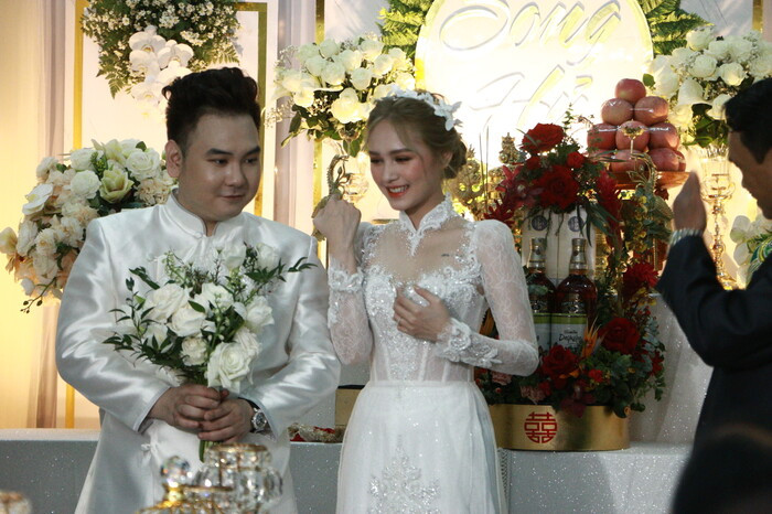 Được biết, cả hai quen nhau trong một sự kiện về game vào năm 2018, hot girl Xoài Non là người tham dự còn Xemesis chính là khách mời.