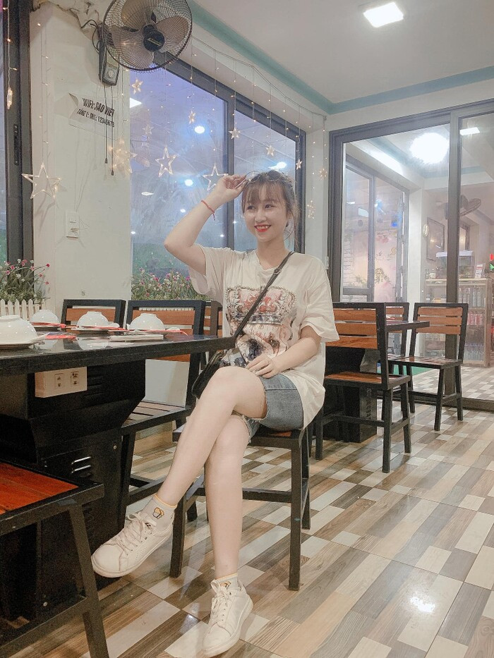 Nét đẹp “ngắm là yêu”, nhưng hiện tại Trà vẫn đang tận hưởng cuộc sống của một cô gái độc thân vui vẻ. Hương Trà hài lòng với những gì đang có.