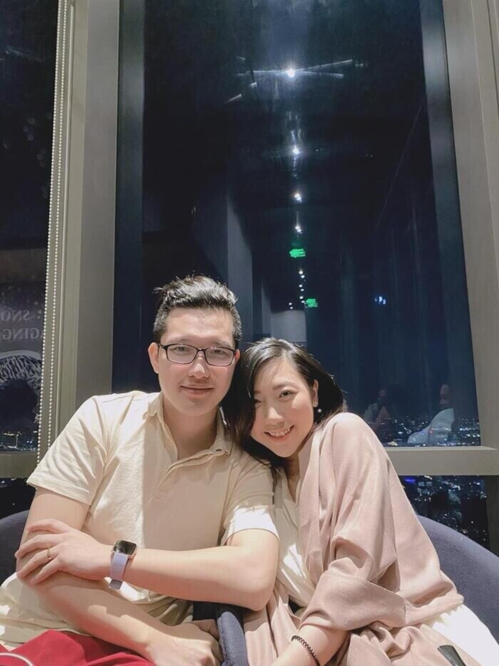 Tuy nhiên, mới đây, Huỳnh Mi đã có màn "tái xuất" ấn tượng khiến hội chị em trầm trồ bởi cô nàng gây thương nhớ với nụ cười rạng rỡ, khuôn mặt thon gọn chuẩn V-line cùng làn da trắng không tỳ vết.