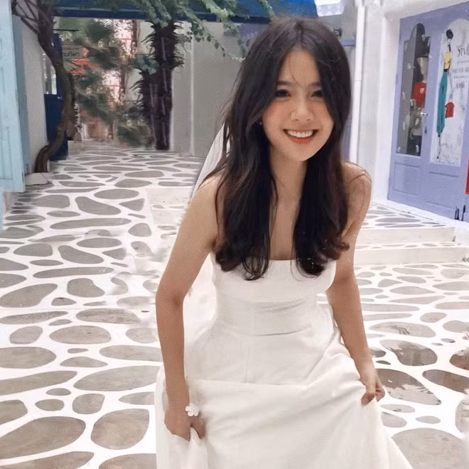 Hiện tại vợ chồng Dương Thu Giang có cuộc sống cực kì hạnh phúc, nàng hot girl còn sắp nhập hội hot mom.