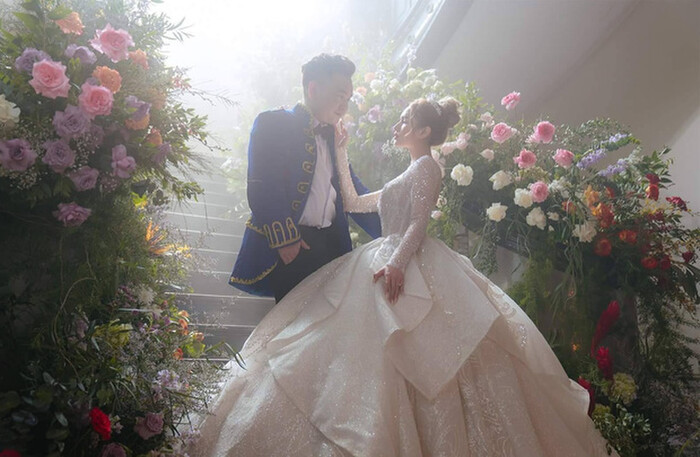 Chỉ còn ít ngày nữa là siêu đám cưới hot nhất năm của streamer giàu nhất Việt Nam - Xemesis và bạn gái là hot girl Xoài Non sẽ tổ chức. Tiệc cưới này sẽ diễn ra vào ngày 14/11 tại Landmark 81 - toà nhà cao nhất Việt Nam tại TP HCM.