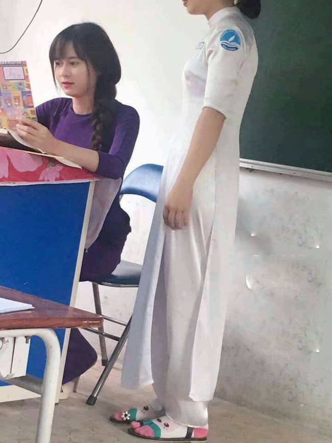 Tuy chỉ là những khoảnh khắc chụp lén ở trên lớp nhưng từng đấy cũng đã đủ để chinh phục rất nhiều trái tim cho dù là khó tính nhất.