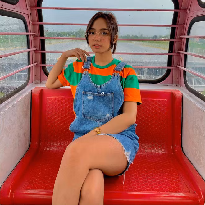 Đặc biệt, trong những bức hình Amber Miles để tóc ngắn, phải công nhận rằng, cả hai giống nhau như chị em sinh đôi.