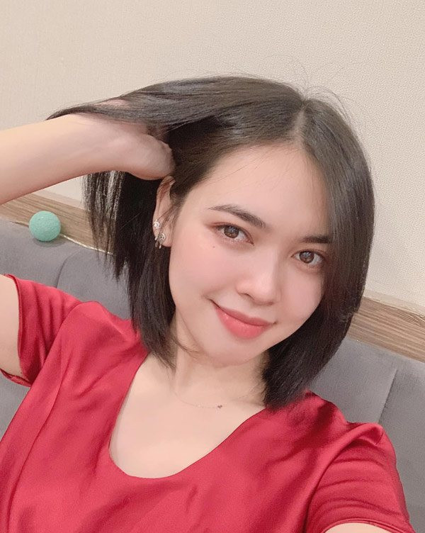 Đặc biệt hơn cả là nhan sắc của Hằng vẫn không hề thay đổi, nữ giảng viên vẫn luôn xinh đẹp rạng ngời mọi lúc mọi nơi.