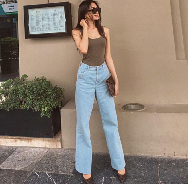 Doãn Hải My thường tận dụng các item trơn màu hoặc đơn sắc, kiểu dáng basic đơn giản để mix &amp; match với nhau nhưng nhìn vẫn cực kỳ ổn.