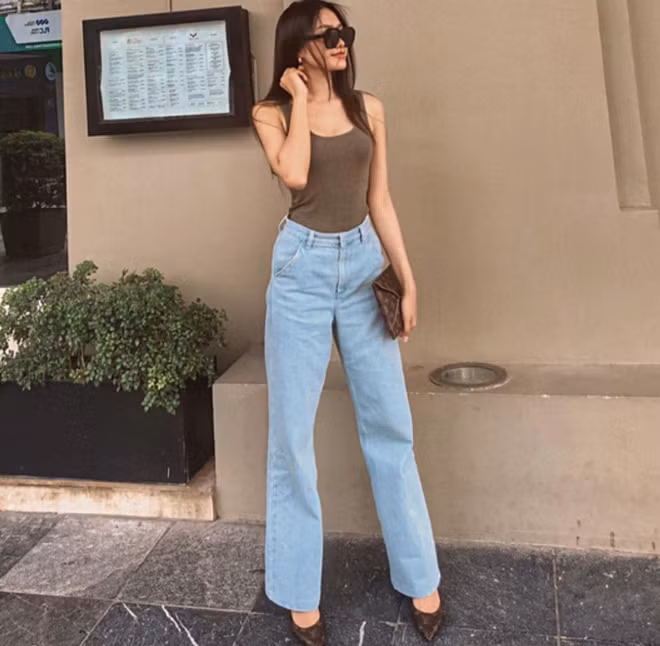 Doãn Hải My thường tận dụng các item trơn màu hoặc đơn sắc, kiểu dáng basic đơn giản để mix &amp; match với nhau nhưng nhìn vẫn cực kỳ ổn.