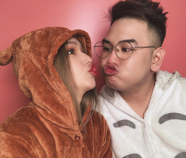 Xemesis còn khẳng định bạn gái hiện tại là người đầu tiên anh chàng dắt về ra mắt mà được sự đồng ý từ bố mẹ. Được sự chấp thuận của hai bên gia đình, cặp đôi đã quyết định đến việc kết hôn. Và vào ngày 14/11, tròn 1 năm kể từ đám hỏi, đám cưới của Xemesis và Xoài Non sẽ diễn ra, cặp đôi chính thức trở thành vợ chồng.