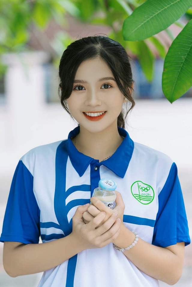 Cách đây 1 năm, Quỳnh Trang từng chia sẻ rằng cô muốn vào khoa Biểu diễn Nghệ thuật của Đại học Văn Hóa (Hà Nội) đồng thời có nguyện vọng đỗ vào Đại học Mỹ thuật Công nghiệp.