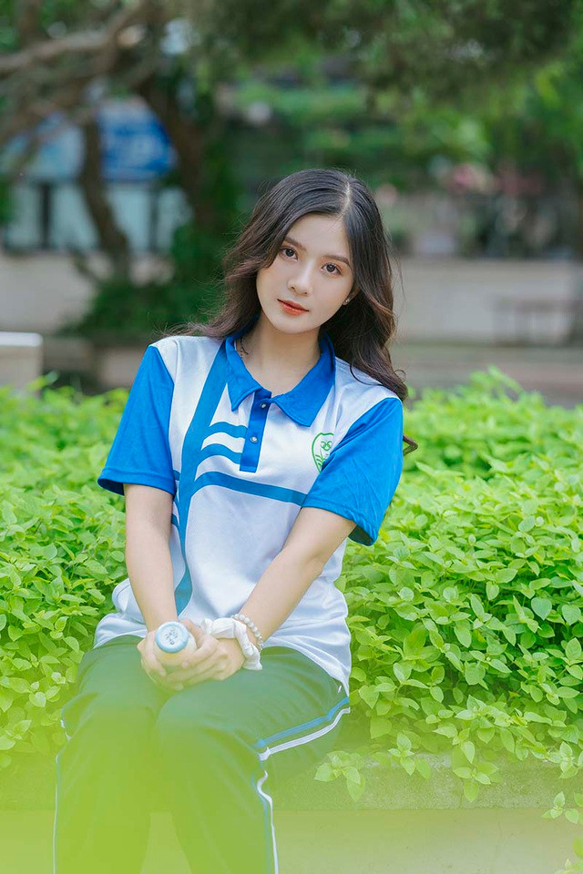 Quỳnh Trang được mọi người xung quanh nhận xét là một cô gái thân thiện, hoạt bát và luôn mang đến nguồn năng lượng tích cực.