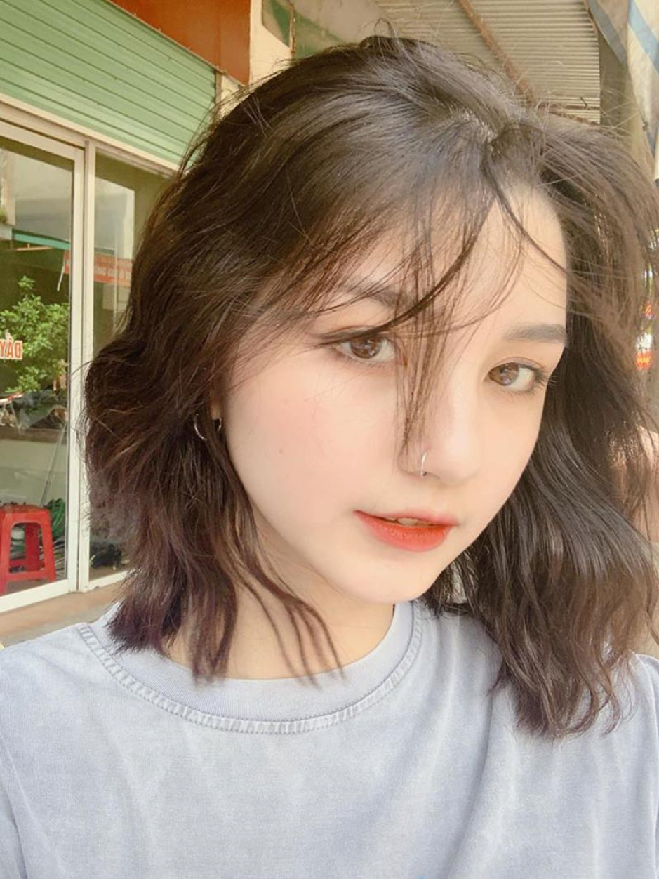 Thảo luôn biết cách cân bằng giữa thời gian học và công việc, đồng thời luôn trau chuốt để bản thân ngày càng đẹp hơn.