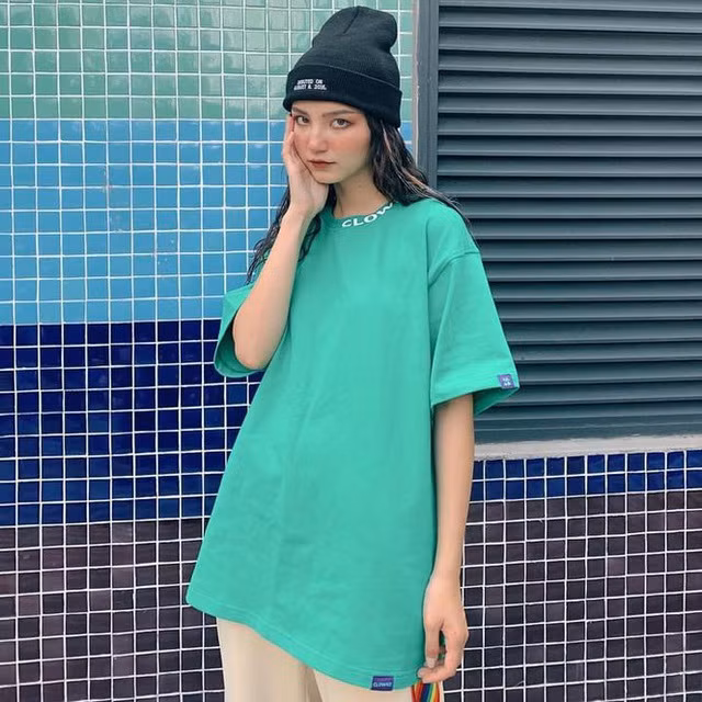 Với đôi mắt to tròn, mũi cao, cô nàng nữ sinh Đại học Thương Mại thường xuyên bị nhầm là con lai.