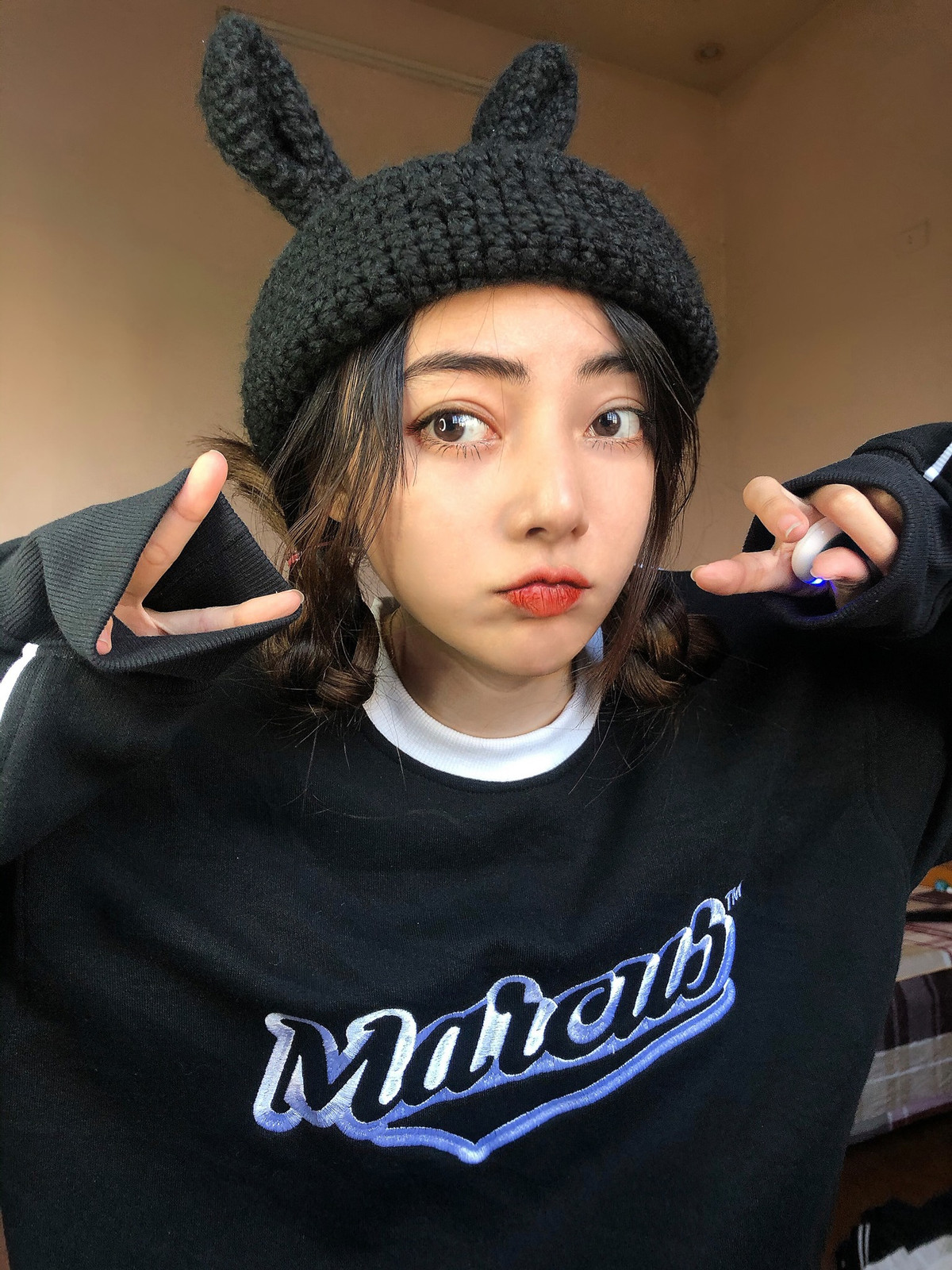 Cô nàng Nguyễn Thị Minh Duyên là cái tên chẳng còn xa lạ gì với giới trẻ, nhất là những thành viên của một số hội nhóm chuyên chia sẻ về gái xinh.