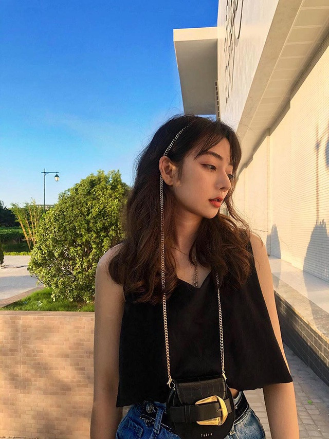 Sở hữu nét đẹp quyến rũ, gợi cảm nên Duyên cảm thấy rất tự tin trước ống kính.