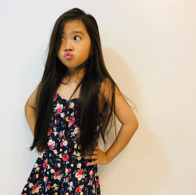 Ở tuổi 11, cô bé vẫn sở hữu ngoại hình đáng yêu xinh đẹp.