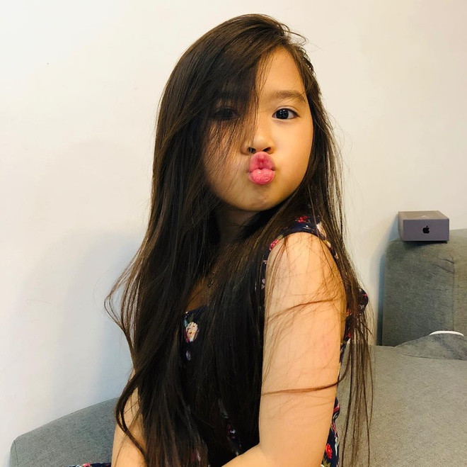 Khí chất của Breanna càng cuốn hút hơn hẳn khi cô bé quyết định để tóc dài.