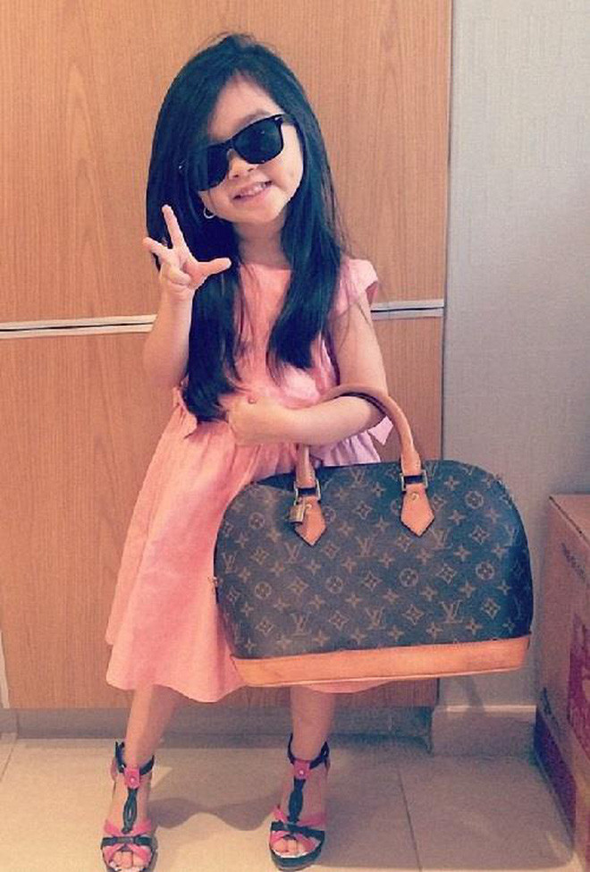 Khi nổi tiếng Breanna Youn bắt đầu nhận lời mời của các nhãn hàng, thương hiệu dành cho trẻ em, từng bước trở thành người mẫu nhí sáng giá ở Hàn Quốc.