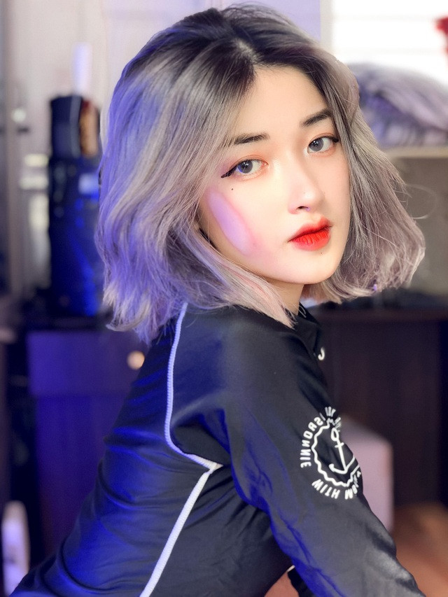 Cô gái này luôn biết gây ấn tượng với người đối diện.