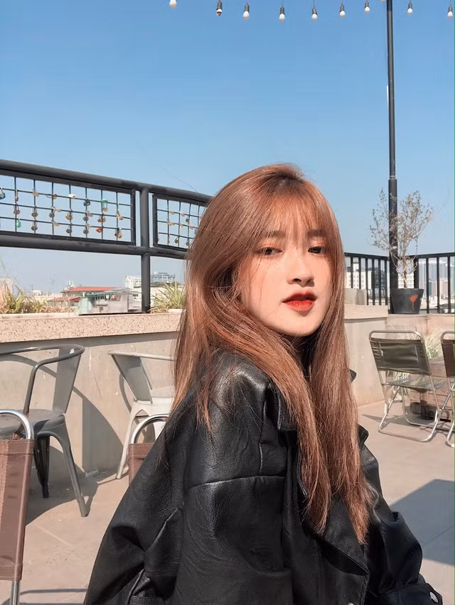 Mỗi bức ảnh đăng lên trên trang cá nhân, hot girl Hà Thành nhanh chóng được cư dân mạng dành tình cảm, khen ngợi.